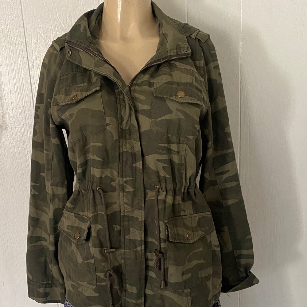 Women's Camouflage Jacket size L  OUTEREDGE